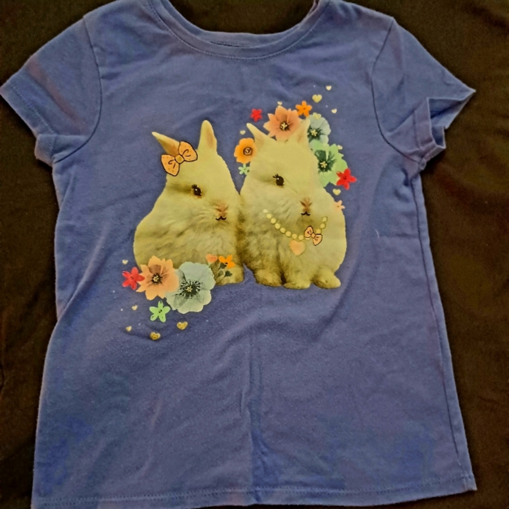 GIRLS 5T BLUE BUNNY SHORT SLEEVE SHIRT. 15" L X 11.5 P2P